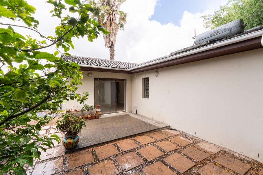 To Let 1 Bedroom Property for Rent in Vredekloof Western Cape